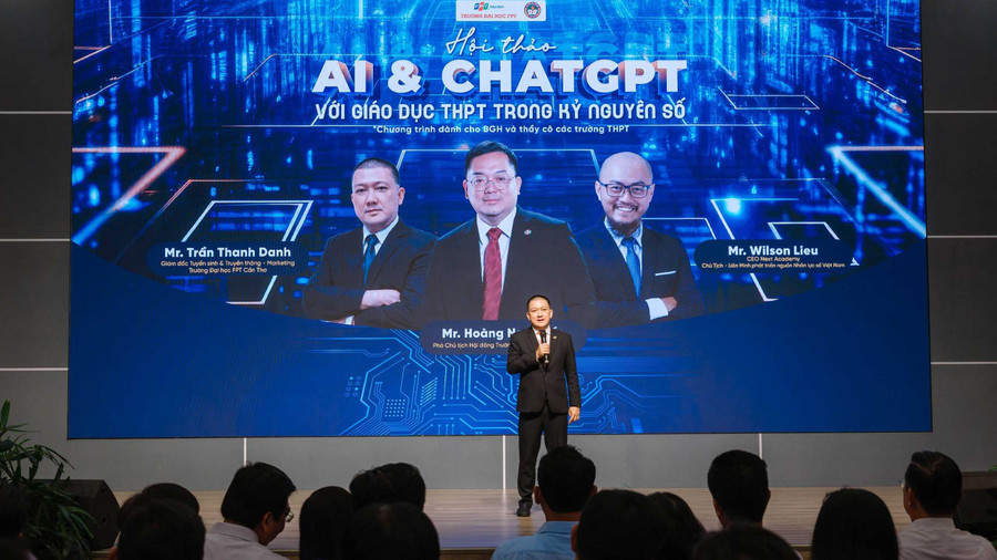 Ông Trần Thanh Danh - Giám đốc Tuyển sinh và Truyền thông - Marketing Trường ĐH FPT Cần Thơ chia sẻ tại hội thảo.