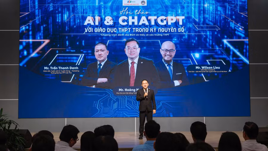 Ông Trần Thanh Danh - Giám đốc Tuyển sinh và Truyền thông - Marketing Trường ĐH FPT Cần Thơ chia sẻ tại hội thảo. Ông Trần Thanh Danh - Giám đốc Tuyển sinh và Truyền thông - Marketing Trường ĐH FPT Cần Thơ chia sẻ tại hội thảo.