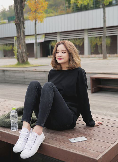 Khi bạn đang sở hữu khuôn mặt tròn to thì mái tóc ngang vai uốn phồng sẽ là một sự lựa chọn tuyệt vời Khi bạn đang sở hữu khuôn mặt tròn to thì mái tóc ngang vai uốn phồng sẽ là một sự lựa chọn tuyệt vời
