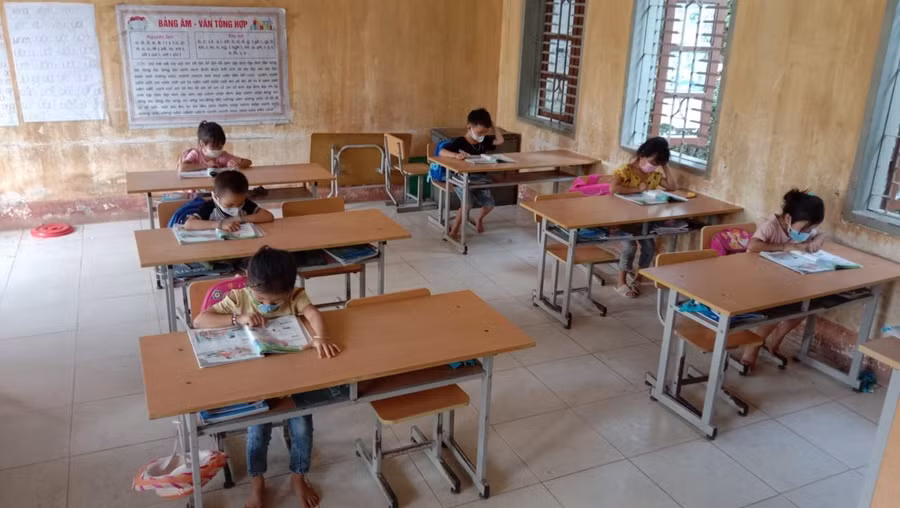 Một buổi học của học sinh tại điểm bản Mường.