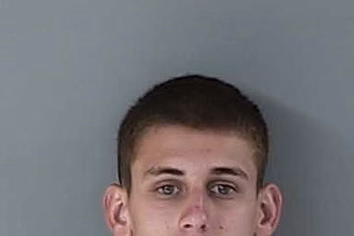 Phạm tội cưỡng hiếp, bị cấm quan hệ tình dục thay ngồi tù