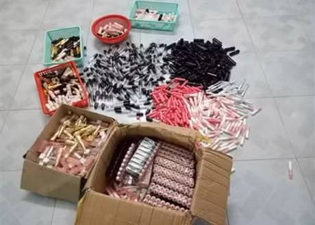 Nguy co hong moi vi ham dung son 