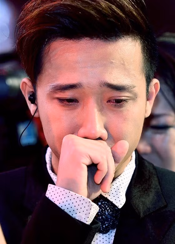 MC Trấn Thành: Làm đàn ông mít ướt còn hơn không biết rơi lệ