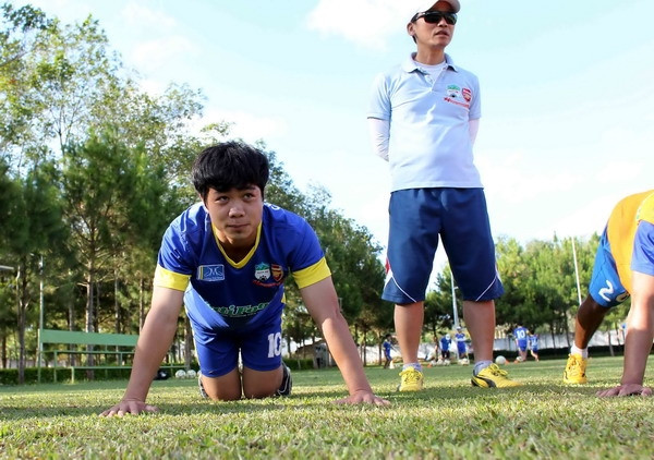 Công Phượng vắt mồ hôi, nhồi thể lực ảnh 1 Công Phượng vắt mồ hôi, nhồi thể lực ảnh 1