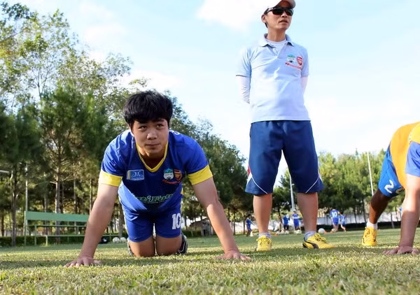 Công Phượng vắt mồ hôi, nhồi thể lực ảnh 1