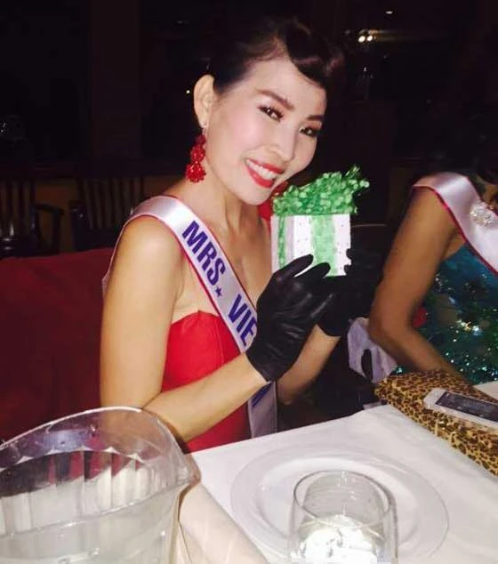 Đại diện Việt Nam tại Mrs. World 2014: Thô, cứng, kém duyên