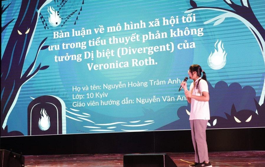 Học sinh thuyết trình dự án lấy điểm môn Ngữ văn.