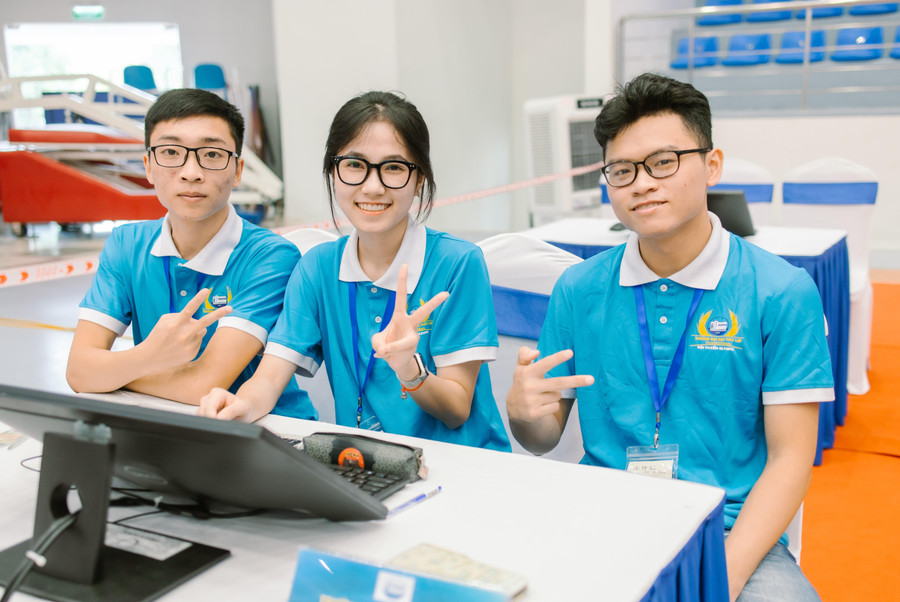 Một đội dự thi Olympic Vật lí sinh viên toàn quốc lần thứ XXIV năm 2022. Một đội dự thi Olympic Vật lí sinh viên toàn quốc lần thứ XXIV năm 2022.