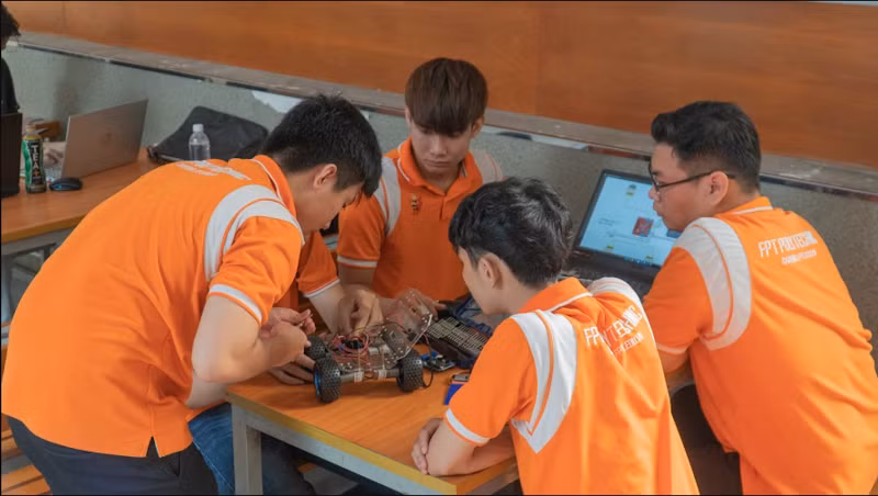 Hoạt động thực hành đem tới cơ hội hội thử sức, trải nghiệm dành cho sinh viên ngành CNTT và Tự động hóa FPT Polytechnic.