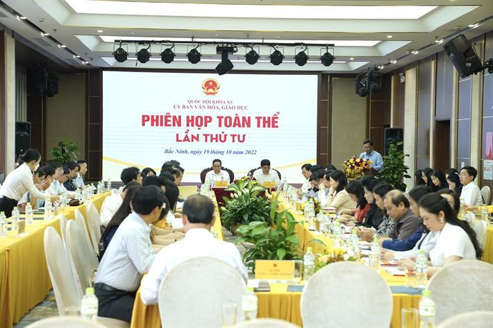 Quang cảnh phiên họp toàn thể lần thứ tư của Ủy ban Văn hóa, Giáo dục của Quốc hội.