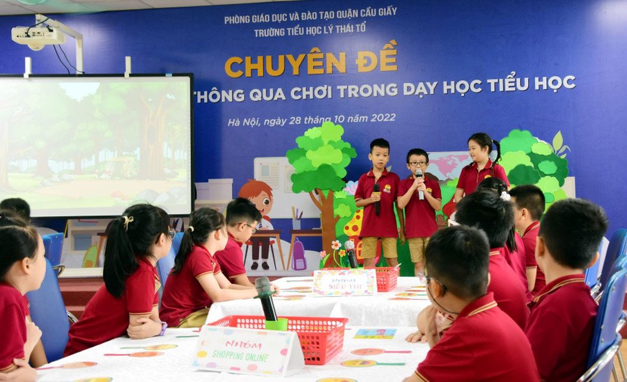 Học sinh tự tin thể hiện suy nghĩ, quan điểm trong tiết học. Học sinh tự tin thể hiện suy nghĩ, quan điểm trong tiết học.