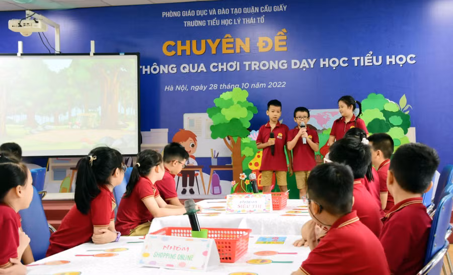 Học sinh tự tin thể hiện suy nghĩ, quan điểm trong tiết học.