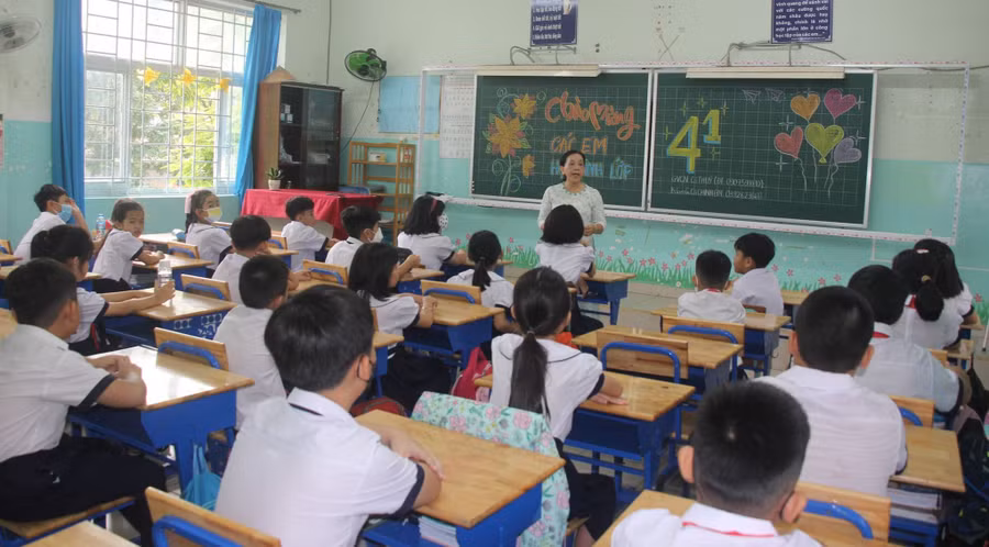 Trường tiểu học Lê Văn Việt (TP Thủ Đức) đạt sĩ số bình quân 35 học sinh/lớp năm học 2023 - 2024.