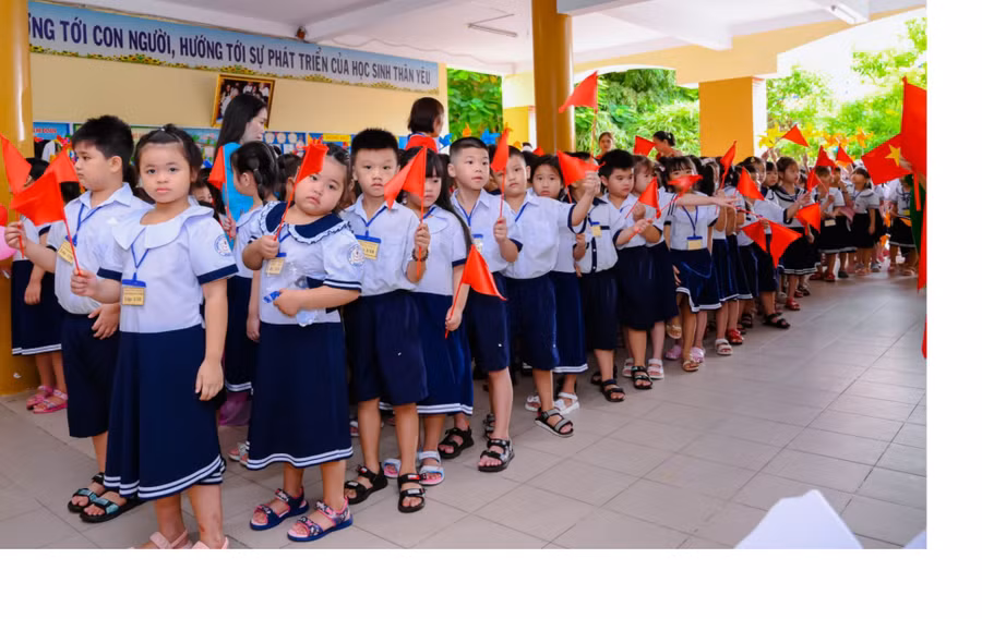 Học sinh Trường Tiểu học Lê Văn Thọ trong ngày khai giảng năm học mới.