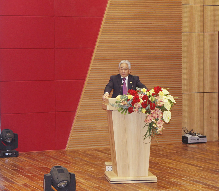 PGS.TS Lương Minh Cừ - Bí thư Đảng ủy, Hiệu trưởng Trường ĐH Cửu Long phát biểu tại buổi lễ.