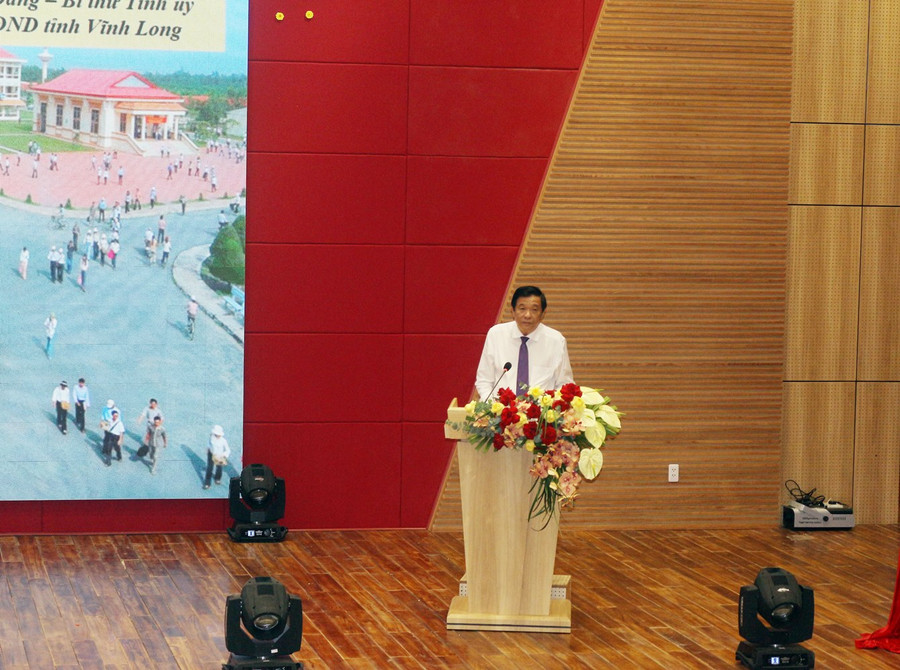 Ông Bùi Văn Nghiêm, Bí thư Tỉnh ủy Vĩnh Long phát biểu tại buổi lễ.