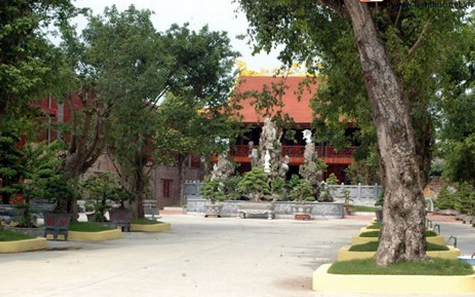 Nhà cửa như lâu đài sừng sững giữa phố lớn của Minh “sâm”, Hưng “sóc“