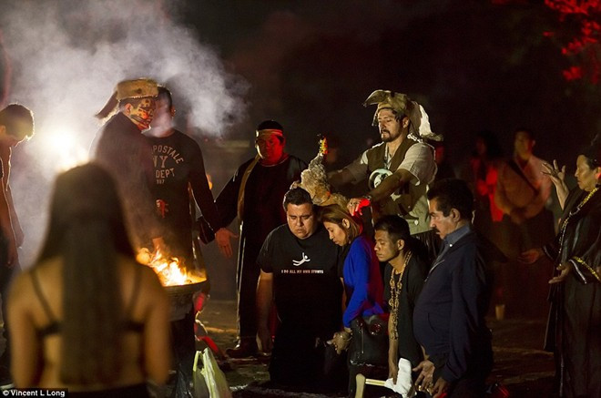 Nhiều tổ chức bảo vệ động vật chỉ trích hành vi giết động vật một cách tàn bạo, song nhiều người vẫn ủng hộ lễ hội. 1