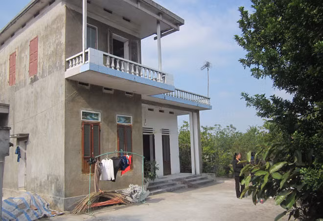 Ngôi nhà hai tầng do chính công sức của hai vợ chồng ông gây dựng nên.