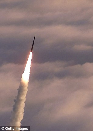 Quân đội Mỹ lên kế hoạch thử tên lửa đạn đạo xuyên lục địa Minuteman 3 lần thứ hai trong vòng một tuần bởi trước đó, ngày 21.2, Mỹ cũng đã phóng thử tên lửa Minuteman 3 từ bờ biển miền Trung thuộc bang California. Quân đội Mỹ lên kế hoạch thử tên lửa đạn đạo xuyên lục địa Minuteman 3 lần thứ hai trong vòng một tuần bởi trước đó, ngày 21.2, Mỹ cũng đã phóng thử tên lửa Minuteman 3 từ bờ biển miền Trung thuộc bang California.