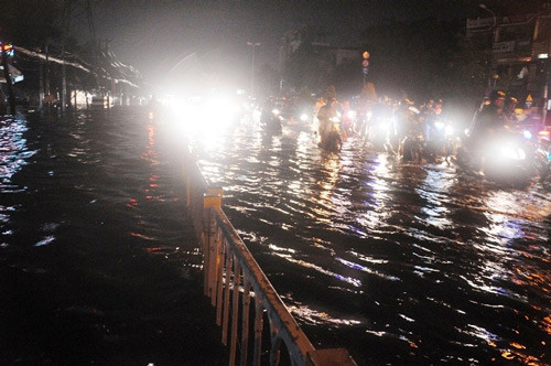 ngập, sài gòn, mưa lớn ngập, sài gòn, mưa lớn