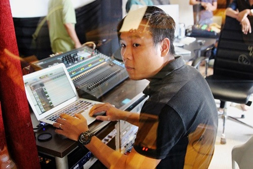 Sơn Tùng M-TP mặc quần rách tả tơi đi tập hát ảnh 5 Sơn Tùng M-TP mặc quần rách tả tơi đi tập hát - 5