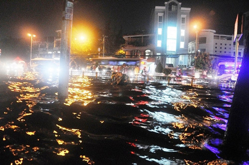 ngập, sài gòn, mưa lớn ngập, sài gòn, mưa lớn