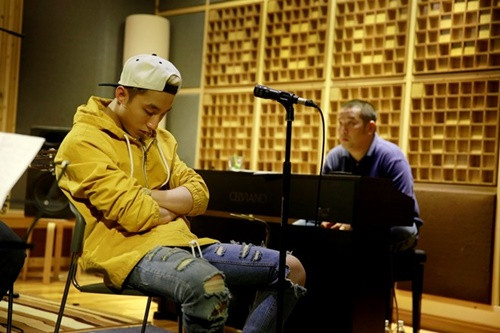 Sơn Tùng M-TP mặc quần rách tả tơi đi tập hát ảnh 6 Sơn Tùng M-TP mặc quần rách tả tơi đi tập hát - 6