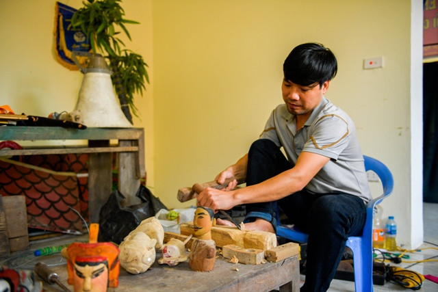 Anh Phạm Văn Bằng - Nghệ nhân ưu tú trẻ nhất nước.