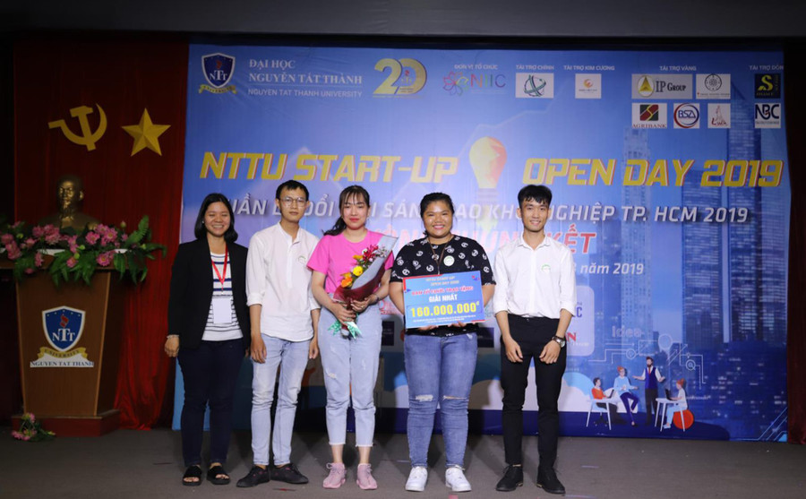 Dự án Bột tảo Nguyên liệu của các SV đến từ Khoa Kỹ thuật Thực phẩm và Môi trường – NTTU giành giải Nhất NTTU START-UP OPEN DAY 2019
