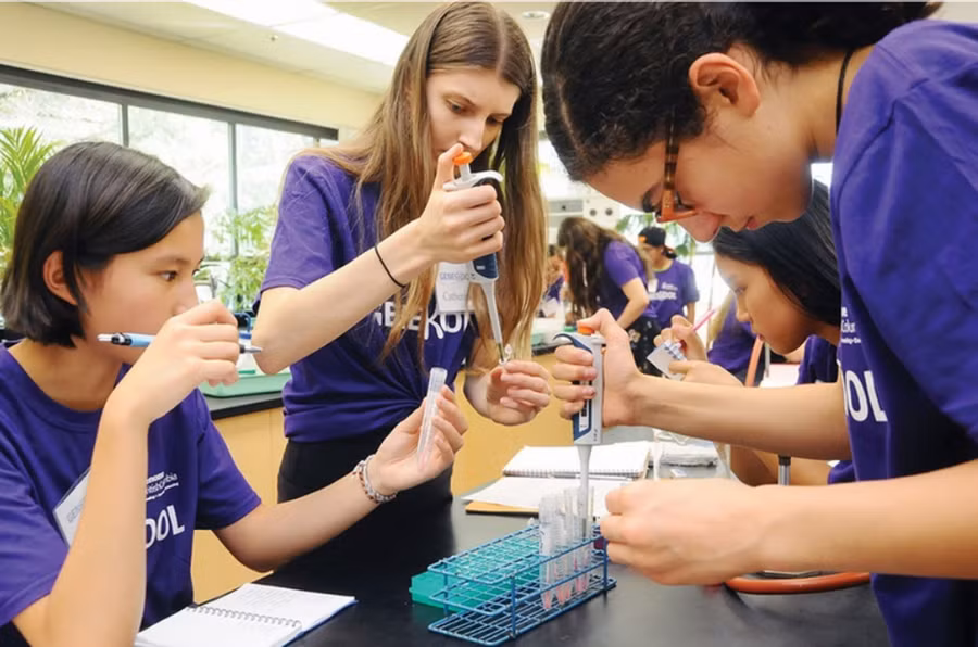 Du học phải là mục tiêu để phát triển của mỗi người. Ảnh: IT. Du học phải là mục tiêu để phát triển của mỗi người. Ảnh: IT.