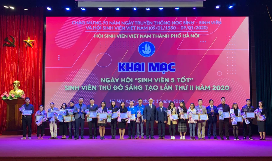 “Ngày hội Sinh viên 5 tốt và Ngày hội sinh viên Thủ đô sáng tạo lần thứ II năm 2020” thu hut hơn 5.000 sinh viên tham gia.