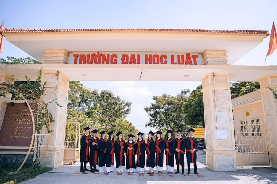 Sinh viên tốt nghiệp Trường Đại học Luật - ĐH Huế.