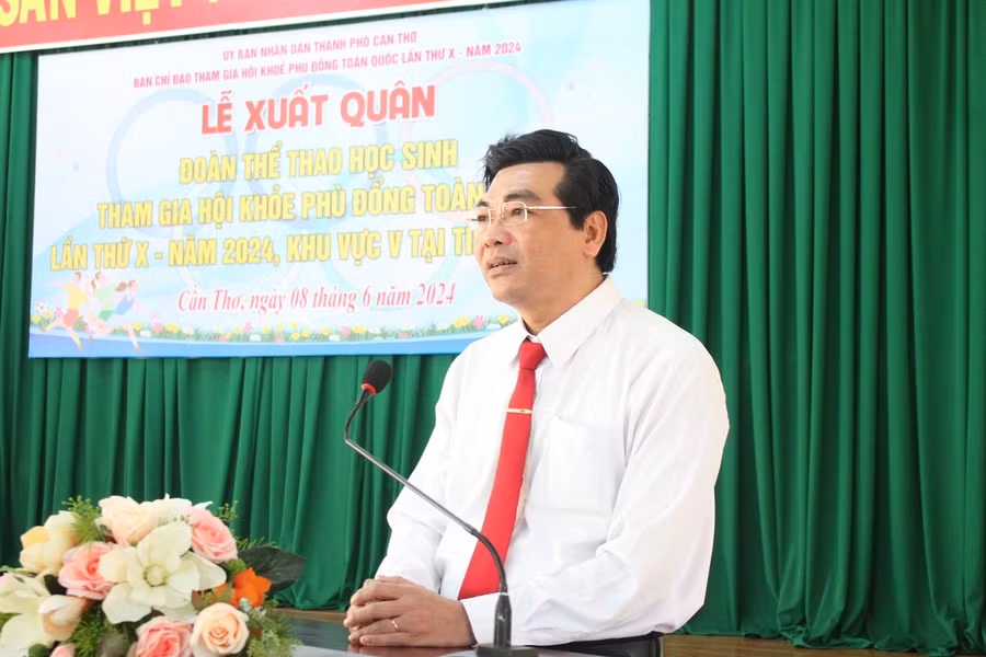 Ông Trần Thanh Bình, Giám đốc Sở GD&ĐT TP Cần Thơ phát biểu tại lễ xuất quân. Ông Trần Thanh Bình, Giám đốc Sở GD&ĐT TP Cần Thơ phát biểu tại lễ xuất quân.