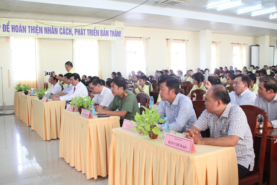 Quang cảnh lễ xuất quân. Quang cảnh lễ xuất quân.