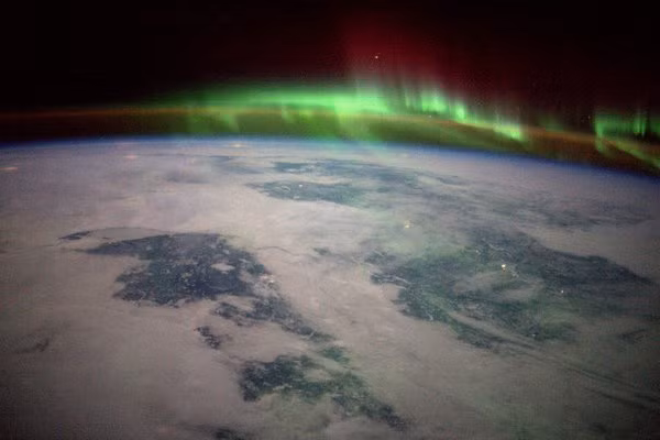 hinh anh tuyet phu dia cau huyen ao nhin tu vu tru hinh anh 5