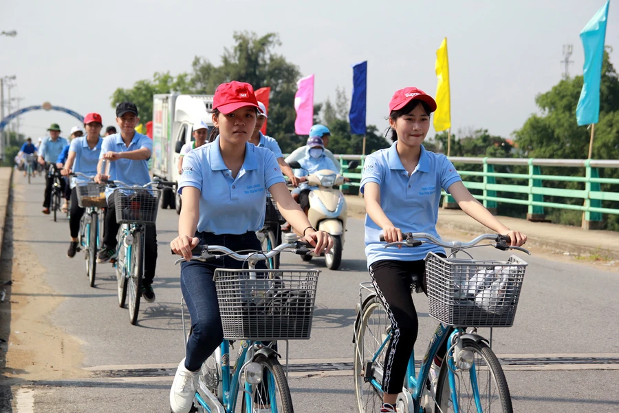 Đông đảo đoàn viên, thanh niên, học sinh tham gia sự kiện Đạp xe “Thanh niên hành động chống biến đổi khí hậu”