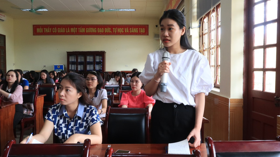 Giáo viên quận Kiến An tham gia tập huấn môn Tiếng Anh. Giáo viên quận Kiến An tham gia tập huấn môn Tiếng Anh.