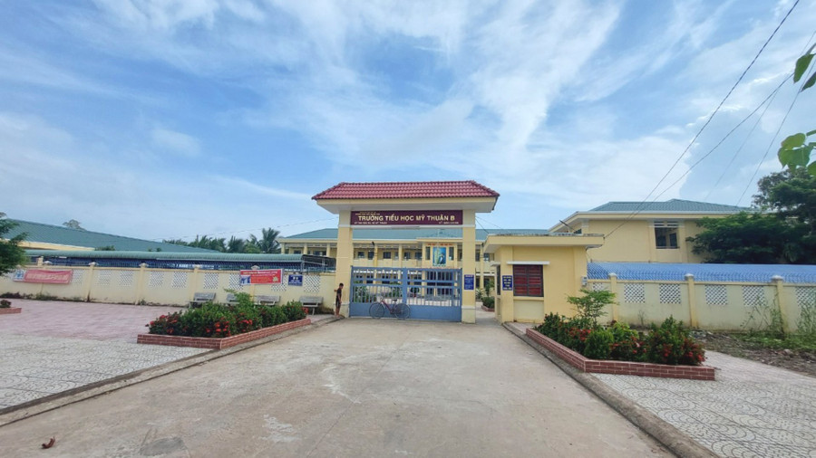 Trường Tiểu học Mỹ Thuận B (huyện Mỹ Tú, Sóc Trăng) xây dựng khang trang. Trường Tiểu học Mỹ Thuận B (huyện Mỹ Tú, Sóc Trăng) xây dựng khang trang.
