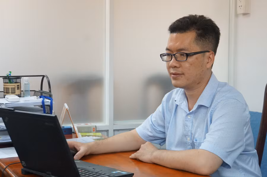 PGS.TS Võ Hoàng Hưng, Trưởng bộ môn Toán tin ứng dụng, Khoa Toán - Ứng dụng, Trường ĐH Sài Gòn.