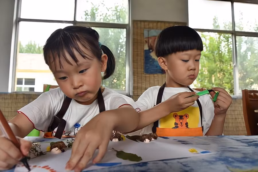 Điều quan trọng là phụ huynh và giáo viên cần khen và chê đúng. Ảnh minh họa.