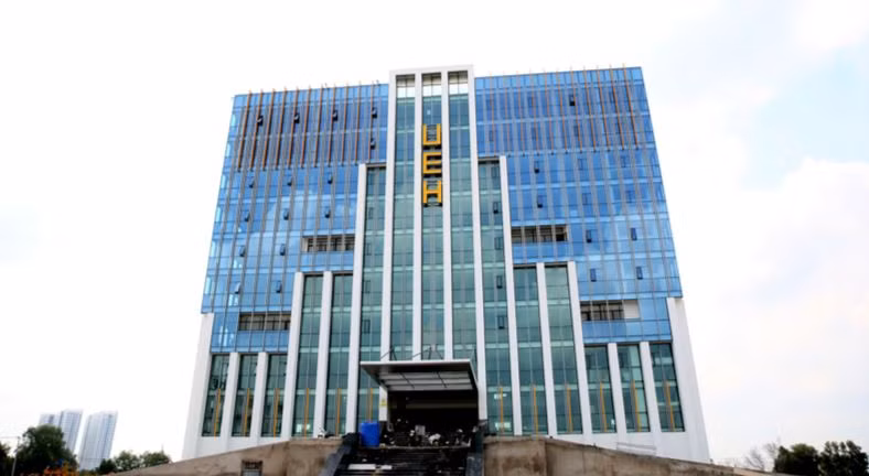 Các trường thực hiện tự chủ đại học đầu tư mạnh mẽ cơ sở vật chất. Trong ảnh là cơ sở UEH Nguyễn Văn Linh, huyện Bình Chánh của Trường ĐH Kinh tế TPHCM được đưa vào sử dụng từ năm 2021. Ảnh: UEH