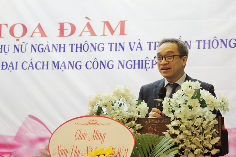 Thứ trưởng Bộ Thông tin và Truyền thông Phạm Tâm chia sẻ tại buổi tọa đàm “Vai trò của phụ nữ ngành Thông tin và Truyền thông trong thời đại CMCN 4.0” Thứ trưởng Bộ Thông tin và Truyền thông Phạm Tâm chia sẻ tại buổi tọa đàm “Vai trò của phụ nữ ngành Thông tin và Truyền thông trong thời đại CMCN 4.0”