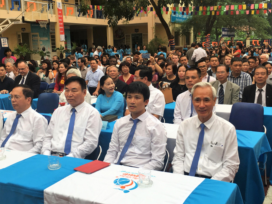 Đông đảo các vị đại biểu dự buổi lễ