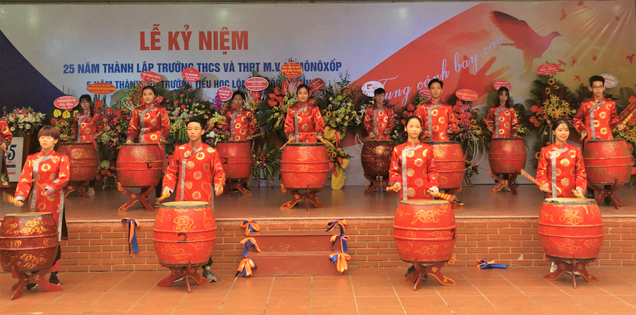 Màn đánh trống ấn tượng trên nền nhạc hiện đại