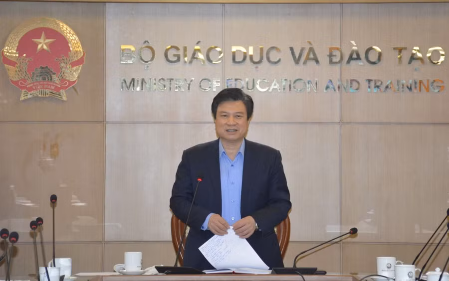 Thứ trưởng Nguyễn Hữu Độ phát biểu tại Hội nghị trực tuyến đánh giá kết quả thực hiện nhiệm vụ học kỳ I năm học 2021-2022 đối với giáo dục phổ thông. 