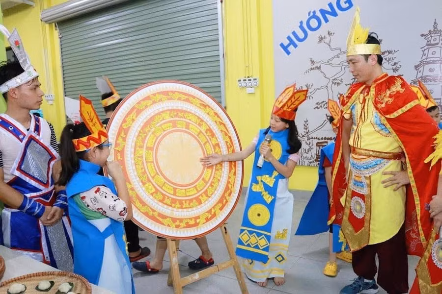 Học sinh Trường Liên cấp Tây Hà Nội tham gia câu lạc bộ Đọc sách - Kịch nghệ.