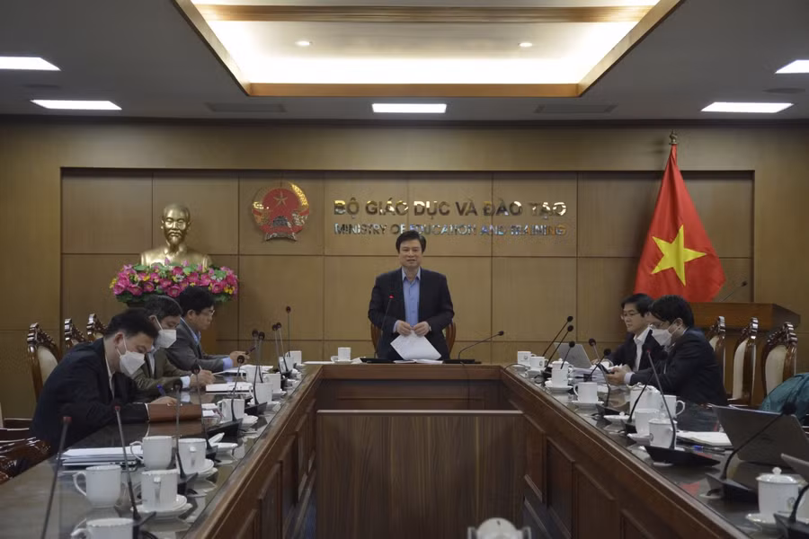 Thứ trưởng Nguyễn Hữu Độ chủ trì Hội nghị trực tuyến đánh giá kết quả thực hiện nhiệm vụ học kỳ I năm học 2021-2022 đối với giáo dục phổ thông.