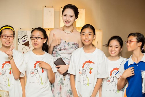 Á hậu Hoàng Anh rạng rỡ gặp