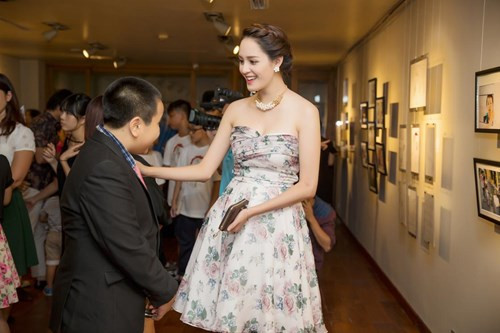 Á hậu Hoàng Anh rạng rỡ gặp